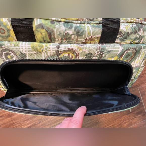 Volcano duffle, gym, overnight, or travel bag. In like new condition! Green. - Picture 6 of 16